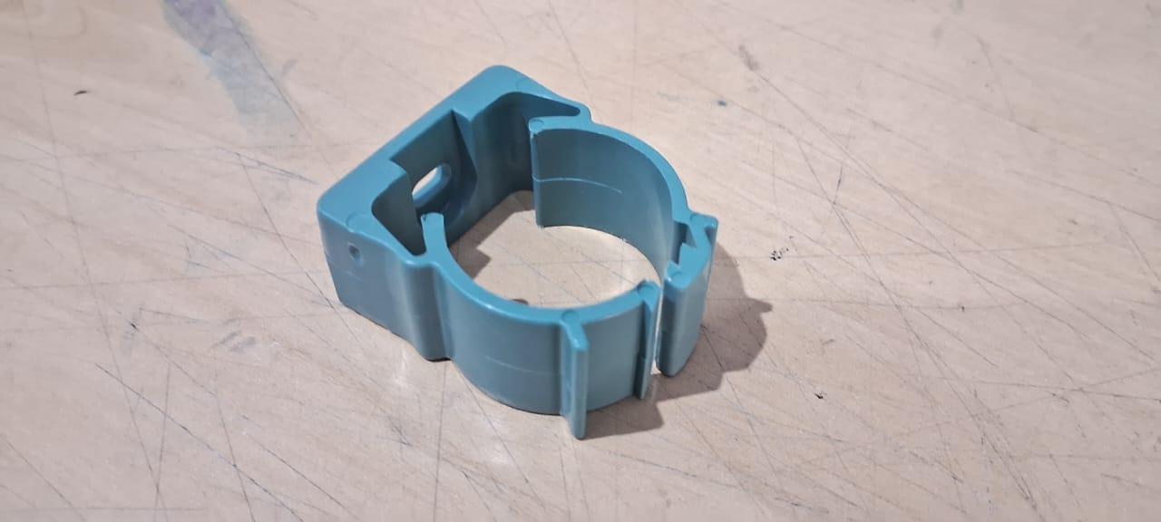 produto-13398-abracadeira-para-eletroduto-tipo-click-34-cinza