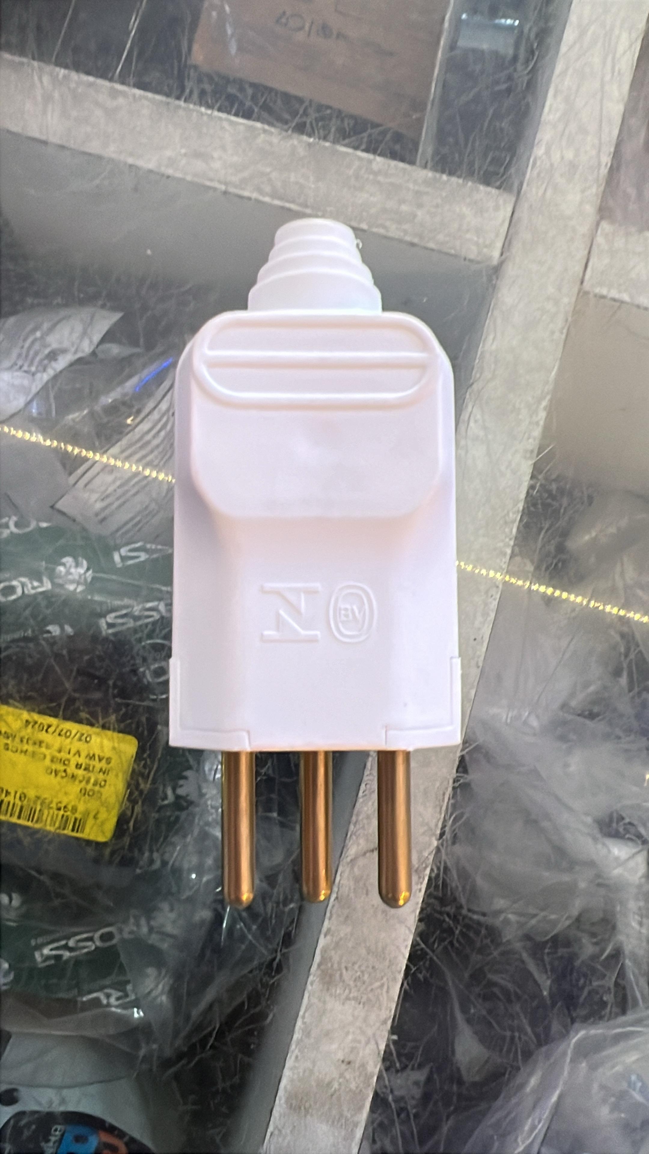 produto-13561-plug-ac-macho-reto-trip-10a-br-longo-pre